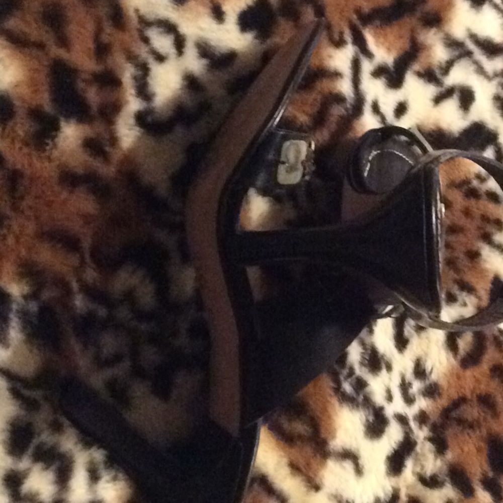 Heels - Picture 4 of 5
